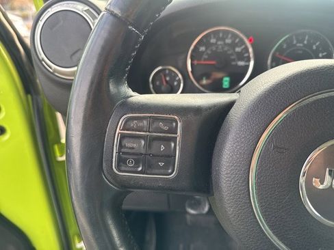 Used 2016 Jeep Wrangler Unlimited Rubicon w/ Connectivity Group image 15