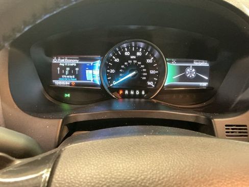 Used 2017 Ford Explorer XLT w/ Equipment Group 202A FWD image 10