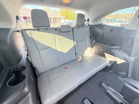 Used 2022 Toyota Highlander XLE image 12