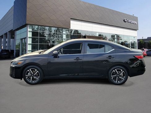 Used 2024 Nissan Sentra SV FWD image 3
