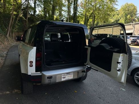 Used 2020 Land Rover Defender 110 SE image 41