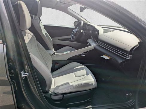 Certified 2025 Hyundai Elantra Limited image 22