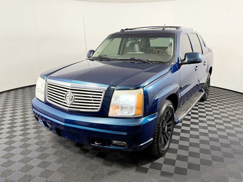 Used 2005 Cadillac Escalade EXT image 2