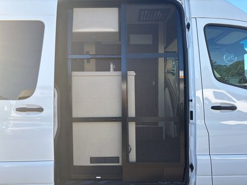 Used 2022 Mercedes-Benz Sprinter 144 Cargo image 21
