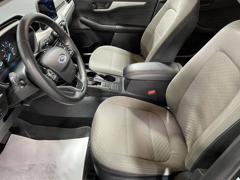 Used 2022 Ford Escape SE w/ Cold Weather Package image 8