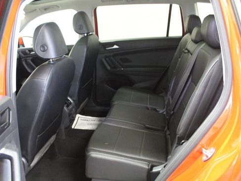 Used 2018 Volkswagen Tiguan SE w/ Panoramic Sunroof Package image 22