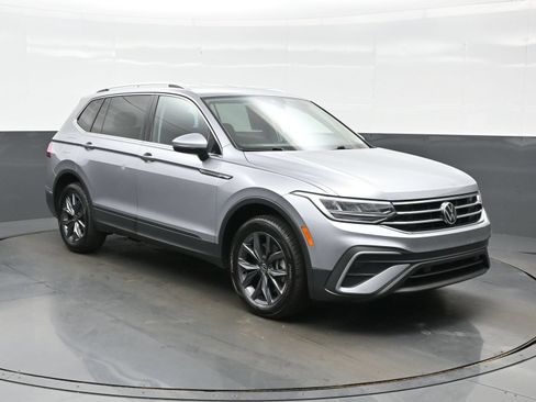 Used 2022 Volkswagen Tiguan SE AWD/4WD image 8