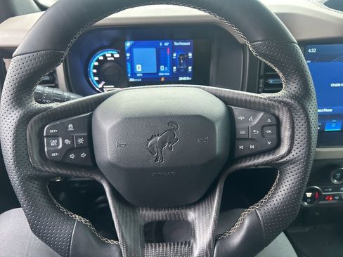 Used 2023 Ford Bronco Wildtrak image 5