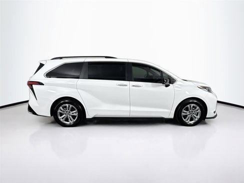 Certified 2023 Toyota Sienna XSE image 11
