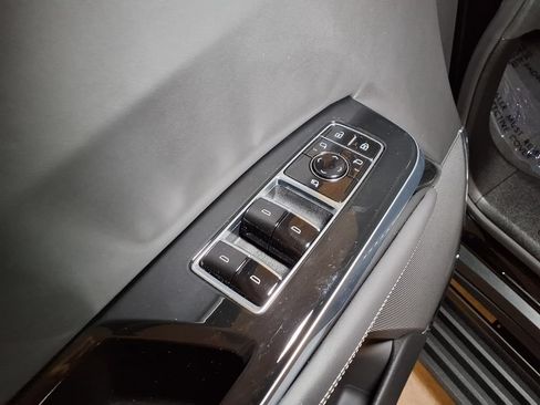 Certified 2026 Cadillac Escalade ESV Platinum Sport AWD/4WD image 14