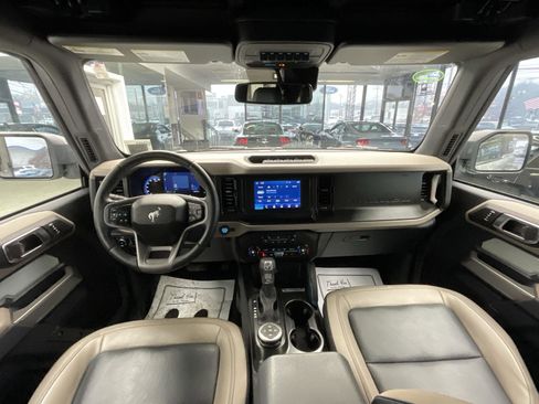 Used 2023 Ford Bronco Wildtrak image 17