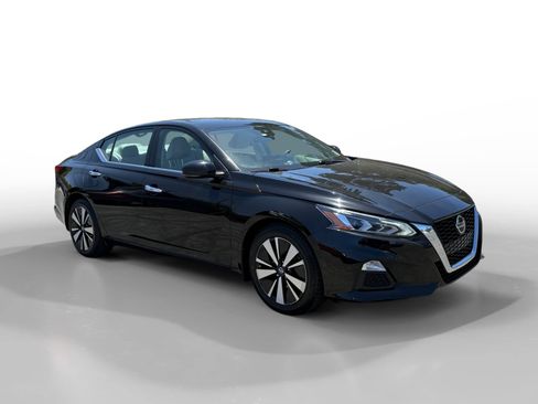Used 2021 Nissan Altima 2.5 SV w/ SV Premium Package FWD image 7