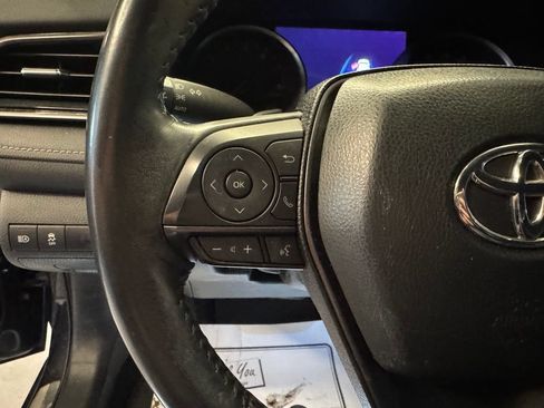 Used 2022 Toyota Camry XSE FWD image 11