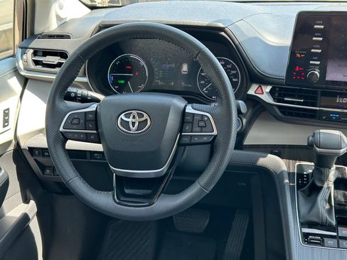 Certified 2023 Toyota Sienna Limited AWD/4WD image 45