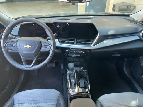 Used 2025 Chevrolet Trax LT image 17