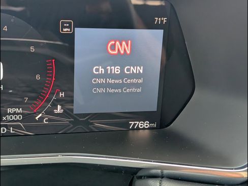 Used 2025 GMC Canyon Elevation w/ Convenience Package image 9