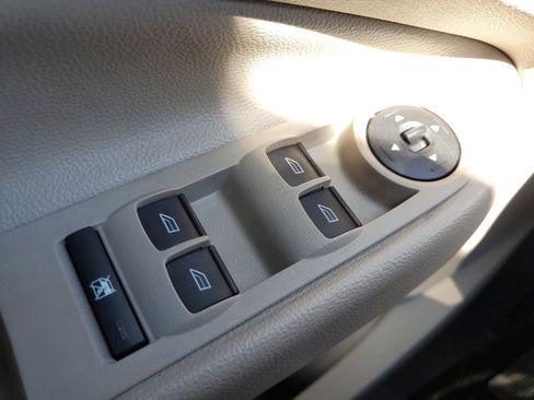 Used 2017 Ford Escape SE image 17