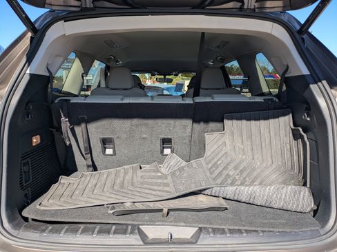 Used 2022 Subaru Ascent Limited image 11