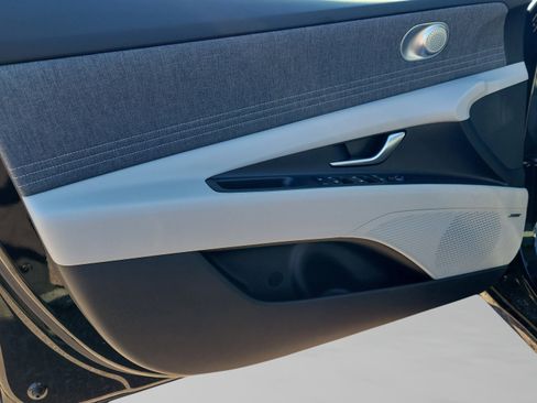 New 2026 Hyundai Elantra Limited FWD image 28