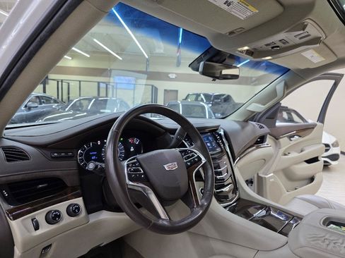 Used 2017 Cadillac Escalade Premium Luxury AWD/4WD image 20