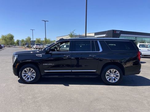 Used 2025 GMC Yukon XL Denali AWD/4WD image 4