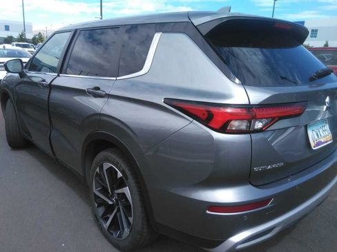 Used 2024 Mitsubishi Outlander SE FWD image 2