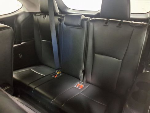 Used 2023 Toyota Highlander XLE image 27