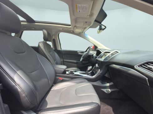 Used 2017 Ford Edge Titanium w/ Equipment Group 301A AWD/4WD image 24