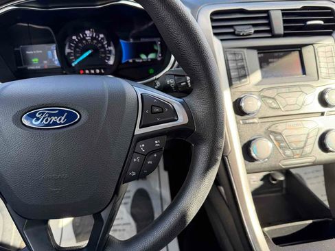 Used 2018 Ford Fusion S image 22