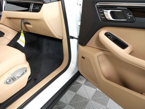 New 2026 Porsche Macan image 27