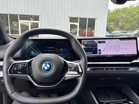 Used 2024 BMW i5 eDrive40i RWD image 22