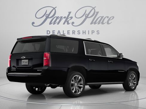Used 2017 Chevrolet Suburban Premier RWD image 3