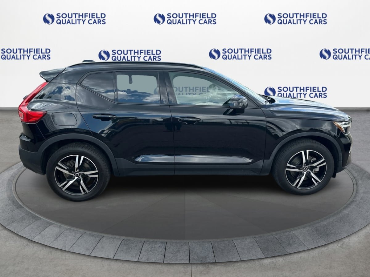 Used 2023 Volvo XC40 B5 Plus AWD/4WD image 8