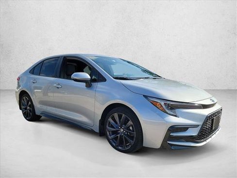 Used 2024 Toyota Corolla SE FWD image 3