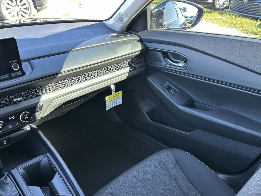 Used 2025 Honda Accord SE image 13