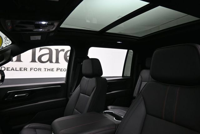 Used 2025 Chevrolet Suburban RST w/ Comfort Package AWD/4WD image 18