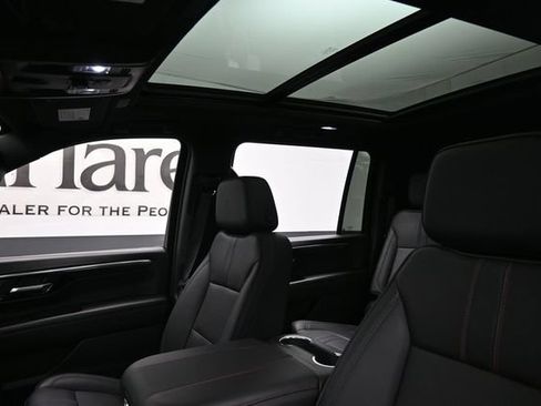 Used 2025 Chevrolet Suburban RST w/ Comfort Package AWD/4WD image 18