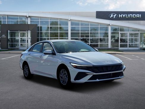 New 2026 Hyundai Elantra Hybrid FWD image 11