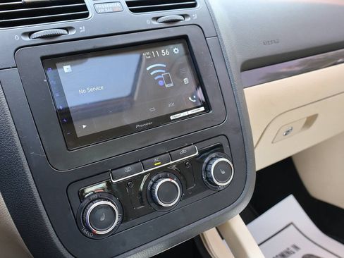 Used 2010 Volkswagen Jetta SE FWD image 27