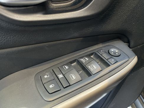 Used 2017 Jeep Cherokee High Altitude AWD/4WD image 16