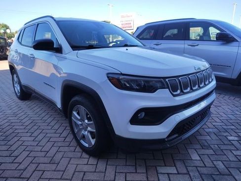 Used 2022 Jeep Compass Latitude image 1