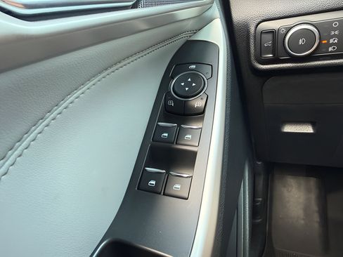 Used 2023 Ford Explorer XLT w/ Equipment Group 202A AWD/4WD image 22