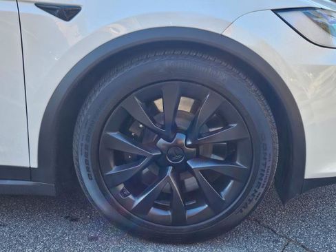 Used 2022 Tesla Model X image 16