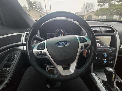 Used 2013 Ford Explorer XLT image 19
