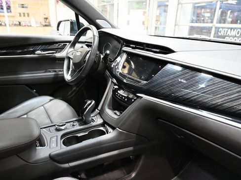 Used 2025 Cadillac XT6 Premium Luxury image 14