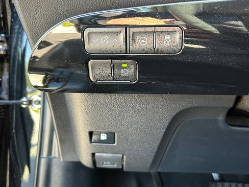 Used 2021 Toyota Prius LE FWD image 13