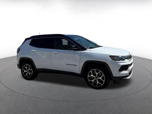 Used 2025 Jeep Compass Limited image 2