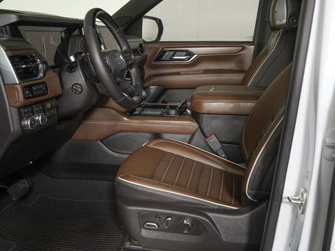 Used 2026 GMC Yukon Denali Ultimate AWD/4WD image 17