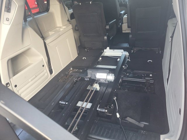 Used 2014 Dodge Grand Caravan SXT FWD image 17