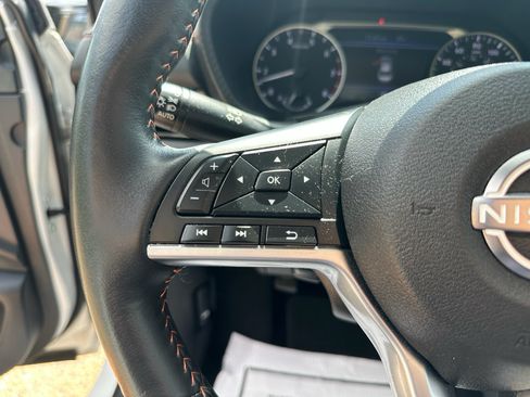 Used 2025 Nissan Sentra SR w/ SR Premium Package FWD image 18
